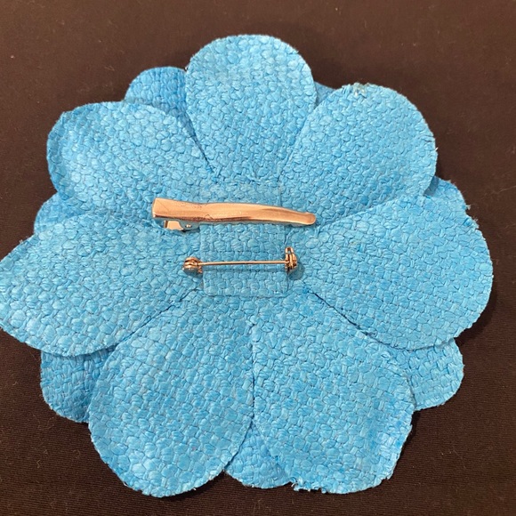 Turquoise Linen Full Blossom Flower Brooch - Picture 5 of 7